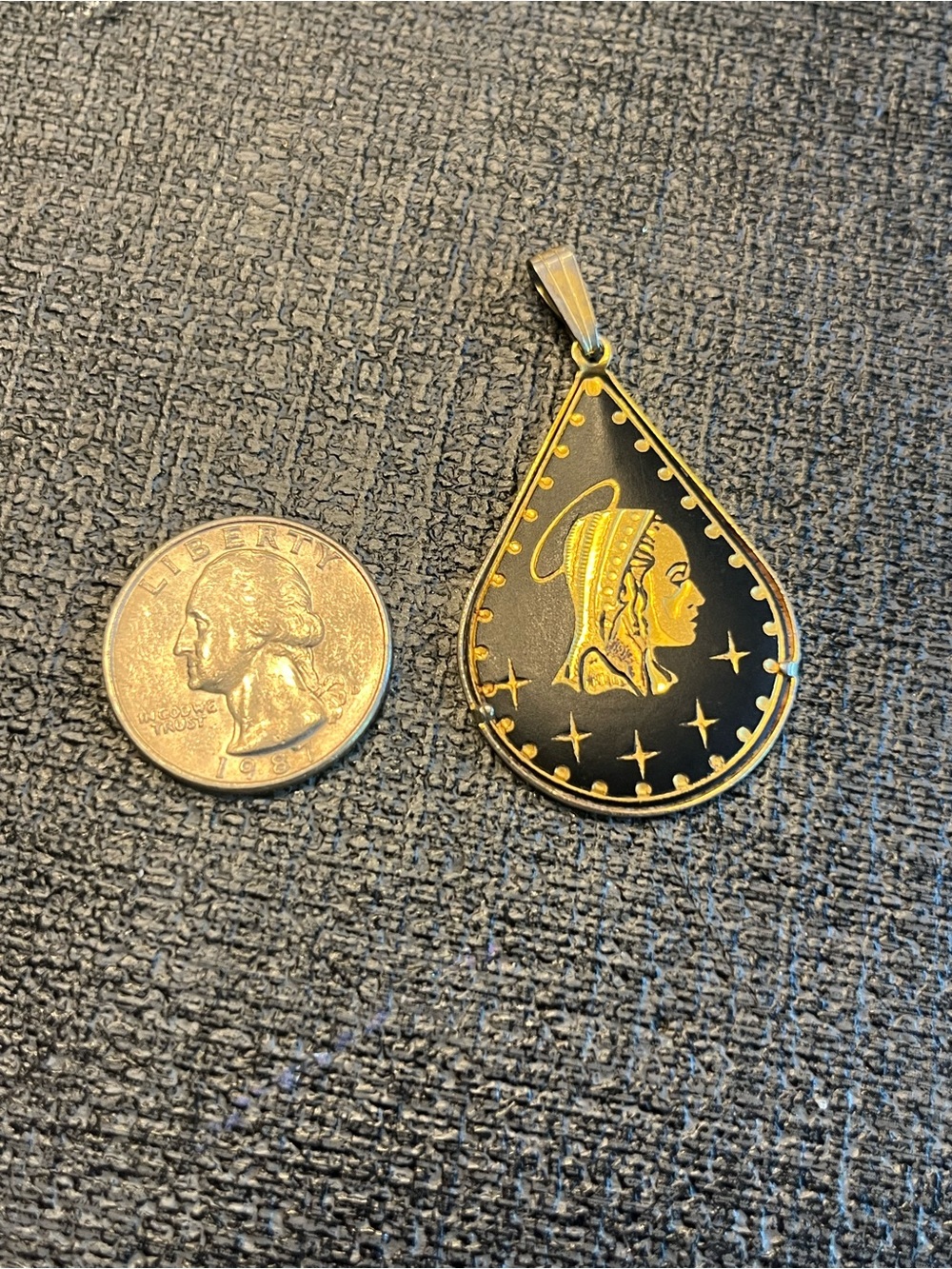 Gold and Black Teardrop Pendant Necklace with Profile Motif